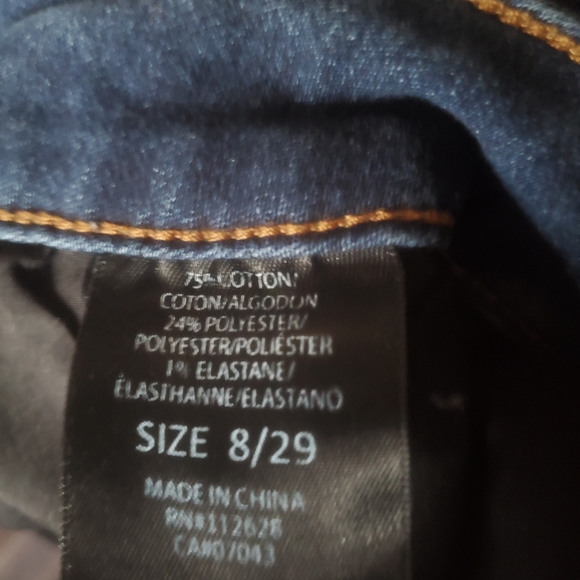 Tahari Capri Jeans 2 pair Size 8/29.  Price is for both together. - Picture 8 of 9